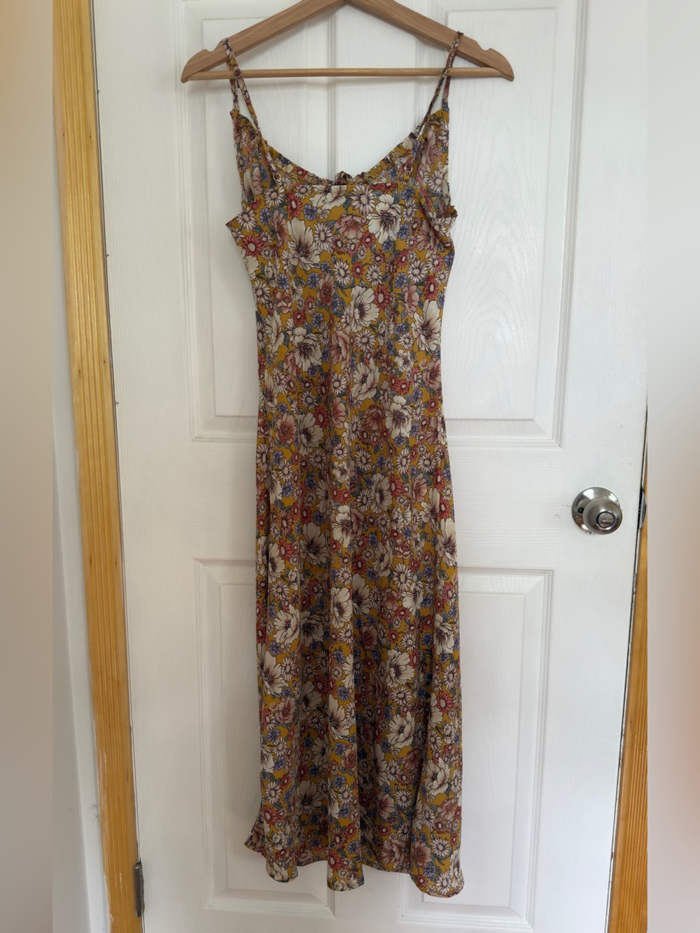 Forever 21 Floral Spaghetti-Strap Maxi Dress in Mustard Size S